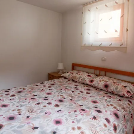 Apartma Dvor Milena アパート