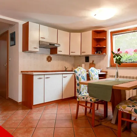 아파트 Apartma Dvor Milena 보베츠
