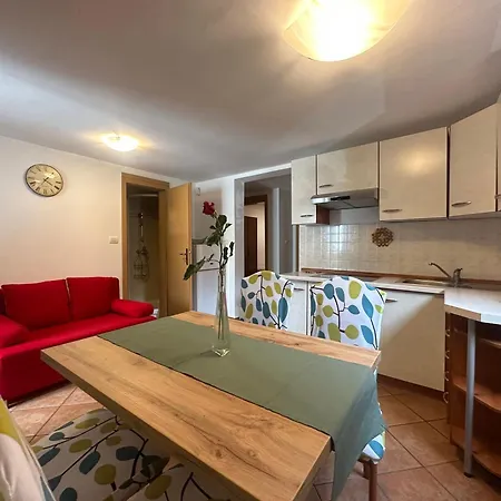 아파트 Apartma Dvor Milena 보베츠