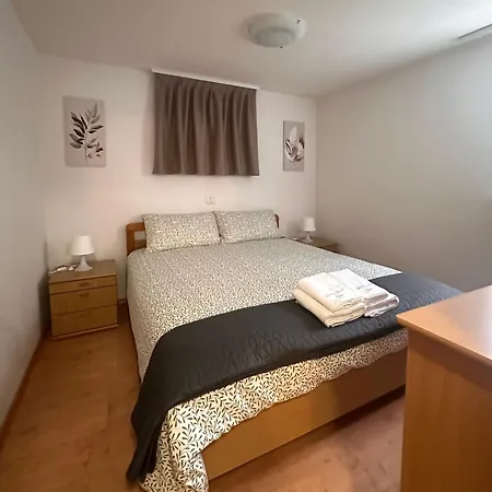 Apartma Dvor Milena アパート